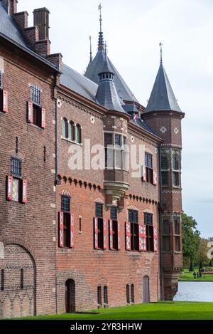 Kasteel de Haar, eine atemberaubende mittelalterliche Burg in den Niederlanden, mit großer Architektur, üppigen Gärten und reicher Geschichte. Perfekt für Touren, Veranstaltungen Stockfoto