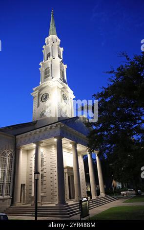 Die unabhängige presbyterianische Kirche in der Nacht, Savannah, Georgia Stockfoto