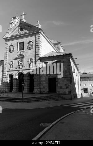 Salamanca, Spanien – 20. Februar 2022: Außenansicht der Pfarrkirche San Pablo in Salamanca, Spanien. Stockfoto