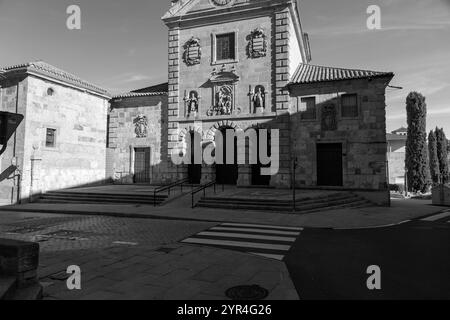 Salamanca, Spanien – 20. Februar 2022: Außenansicht der Pfarrkirche San Pablo in Salamanca, Spanien. Stockfoto