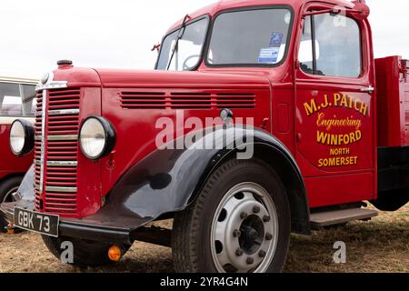 Haselbury Plucknet.Somerset.Vereinigtes Königreich. 17. August 2024. Eine restaurierte Bedford M-Serie aus dem Jahr 1951 wird auf einer Yesterdays Farming-Veranstaltung gezeigt Stockfoto