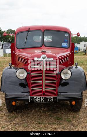 Haselbury Plucknet.Somerset.Vereinigtes Königreich. 17. August 2024. Eine restaurierte Bedford M-Serie aus dem Jahr 1951 wird auf einer Yesterdays Farming-Veranstaltung gezeigt Stockfoto