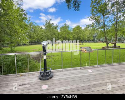 Ein Sightseeing-Sucher im Zoo, New Jersey, USA, 13. Juli 2025 Stockfoto