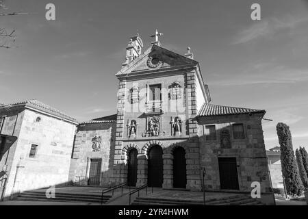 Salamanca, Spanien – 20. Februar 2022: Außenansicht der Pfarrkirche San Pablo in Salamanca, Spanien. Stockfoto