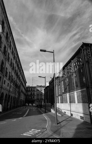 Salamanca, Spanien – 20. Februar 2022: Außenansicht des zentralen Marktes, Mercado Central de Abastos de Salamanca Stockfoto