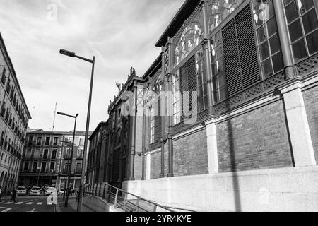 Salamanca, Spanien – 20. Februar 2022: Außenansicht des zentralen Marktes, Mercado Central de Abastos de Salamanca Stockfoto