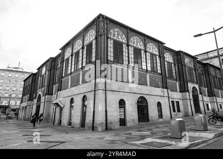 Salamanca, Spanien – 20. Februar 2022: Außenansicht des zentralen Marktes, Mercado Central de Abastos de Salamanca Stockfoto