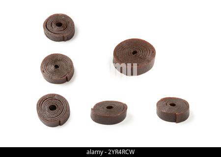 Natürliches Dessert, Fruchtpastillle isoliert auf weißem Hintergrund. Natürliche Süßigkeiten, Pastille Rolle. Stockfoto