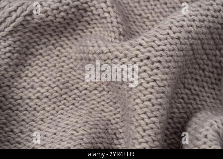 Graue Wollpullover-Textur als Hintergrund. Draufsicht. Stockfoto