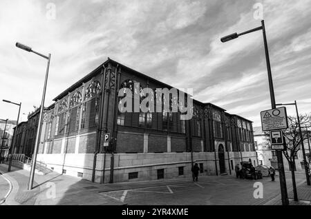 Salamanca, Spanien – 20. Februar 2022: Außenansicht des zentralen Marktes, Mercado Central de Abastos de Salamanca Stockfoto