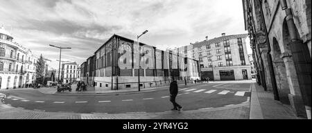 Salamanca, Spanien – 20. Februar 2022: Außenansicht des zentralen Marktes, Mercado Central de Abastos de Salamanca Stockfoto