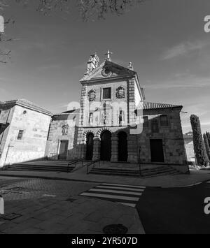 Salamanca, Spanien – 20. Februar 2022: Außenansicht der Pfarrkirche San Pablo in Salamanca, Spanien. Stockfoto