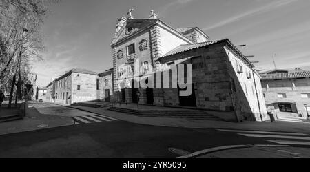 Salamanca, Spanien – 20. Februar 2022: Außenansicht der Pfarrkirche San Pablo in Salamanca, Spanien. Stockfoto