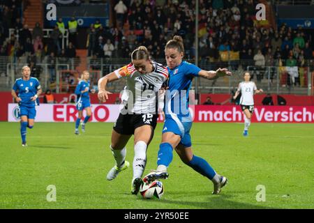 Bochum, Deutschland. Dezember 2024. Bochum, 2. Dezember 2024: Klara Bühl (19 Deutschland) im Einsatz während des Freundschaftsspiels der Frauen zwischen Deutschland und Italien im Vonovia Ruhrstadion in Bochum. (Qianru Zhang/SPP) Credit: SPP Sport Press Photo. /Alamy Live News Stockfoto