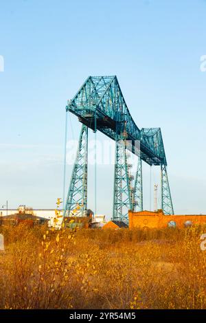 Stillgelegte große blaue Transporterbrücke vulcan Street eine ruhige Industrielandschaft middlesbrough Teesside UK Stockfoto