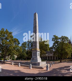 Ein Bild des Obelisken Denis Gardens, der 1818 errichtet wurde und an das Ende der Napoleonischen Kriege in Brünn erinnert. Stockfoto