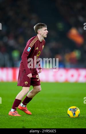 Rom, Italien. Dezember 2024. Alexis Saelemaekers von AS Roma während des Spiels Der Serie A Enilive zwischen AS Roma und Atalanta BC im Stadio Olimpico am 2. Dezember 2024 in Rom. Quelle: Giuseppe Maffia/Alamy Live News Stockfoto