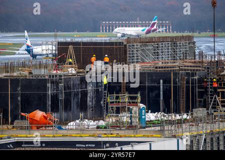 Flughafen Düsseldorf, Neubau der Hauptfeuerwehrwache an der Frachtstaße, am östlichen Vorfeld für die Flughafenfeuerwehr, Düsseldorf, NRW, Deutschland, Flughafen DUS *** Flughafen Düsseldorf, Neubau der Hauptfeuerwehrwache an der Frachtstraße, auf dem östlichen Vorfeld für die Flughafenfeuerwehr, Düsseldorf, NRW, Deutschland, Flughafen DUS Stockfoto