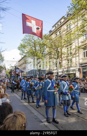 Teilnehmer an der Parade der historisch verkleideten Gildenmitglieder, Fluntern Guild, Sechselaeuten oder Saechsilueuete, Zürich Spring Festival, Zürich, Sw Stockfoto