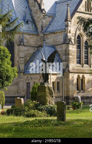 Friedhof unter den Linden, Grabstätte, neogotische Katharinenkirche, Gotteshaus, sakrale Architektur, Grabsteine, Engelsfigur, Reutlingen Stockfoto