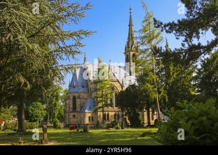 Friedhof unter den Linden, Grabstätte, neogotische Katharinenkirche, Gotteshaus, sakrale Architektur, Kirchturm, Reutlingen, Baden-Wuert Stockfoto