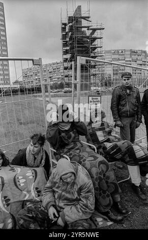 Deutschland, Berlin, 23. Oktober 1991, Demonstration gegen den Abriss des Lenindenkmals auf dem Leninplatz in Berlin Friedrichshain, Jugendschutz Stockfoto