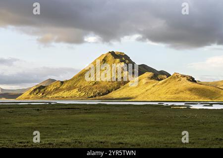 Abendstimmung im Hochland Islands, aufgenommen in der Nähe des Hochlandtals Landmannalaugar in SuÃ°urland, Island, Europa Stockfoto