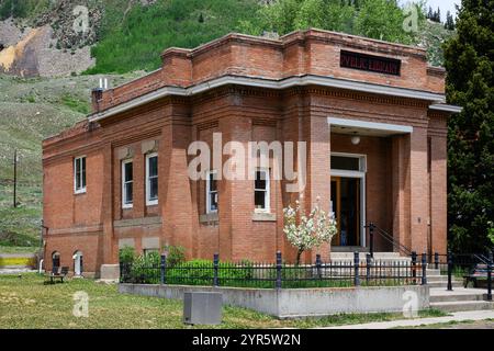 Silverton, CO, USA - 13. Juni 2024; Backsteingebäude der öffentlichen Bibliothek in Silverton Colorado Stockfoto