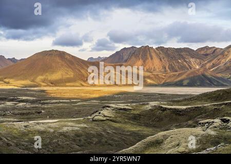 Abendliche Wanderungen im Hochland Islands, in der Nähe des Hochlandtals Landmannalaugar in SuÃ°urland, Island, Europa Stockfoto