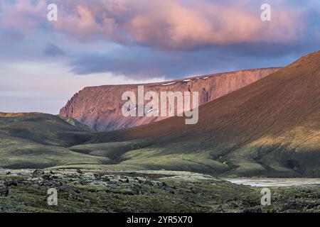 Abendstimmung im Hochland Islands, aufgenommen in der Nähe des Hochlandtals Landmannalaugar in SuÃ°urland, Island, Europa Stockfoto