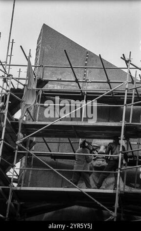 Deutschland, Berlin, 23. Oktober 1991, Abriss des Lenindenkmals auf dem Leninplatz in Berlin Friedrichshain, Leiter, Fernsehcrew, Europa Stockfoto