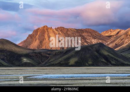 Abendstimmung im Hochland Islands, aufgenommen in der Nähe des Hochlandtals Landmannalaugar in SuÃ°urland, Island, Europa Stockfoto