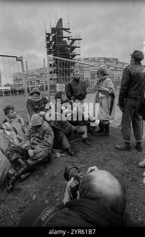 Deutschland, Berlin, 23. Oktober 1991, Demonstration gegen den Abriss des Lenindenkmals auf dem Leninplatz in Berlin Friedrichshain, Jugendschutz Stockfoto