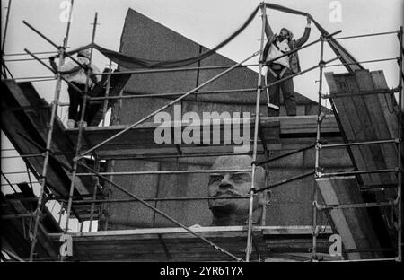 Deutschland, Berlin, 23. Oktober 1991, Abriss des Lenindenkmals auf dem Leninplatz in Berlin Friedrichshain, Head, Europa Stockfoto