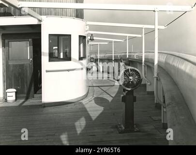 Das Gebäude des Passagier-Kreuzfahrtschiffes, der Aureol, bei Alexander Stephen and Sons in Glasgow, Schottland, 1950–51. Das Schiff wurde am 28. März 1951 für Elder Dempster Lines Ltd. Gestartet, um Passagiere und Fracht zwischen Liverpool und Westafrika zu transportieren. Die Fotos stammen von W. Ralston aus Glasgow. Stockfoto