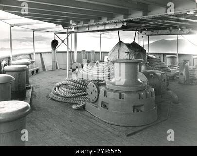 Das Gebäude des Passagier-Kreuzfahrtschiffes, der Aureol, bei Alexander Stephen and Sons in Glasgow, Schottland, 1950–51. Das Schiff wurde am 28. März 1951 für Elder Dempster Lines Ltd. Gestartet, um Passagiere und Fracht zwischen Liverpool und Westafrika zu transportieren. Die Fotos stammen von W. Ralston aus Glasgow. Stockfoto