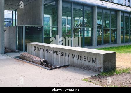 Blick auf das Außenschild am Gebäude. Im Beaty Biodiversity Museum der UBC in Vancouver, British Columbia, Kanada. Stockfoto