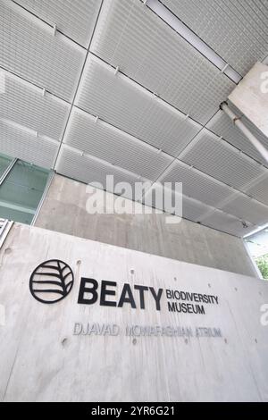 Blick auf das Außenschild am Gebäude. Im Beaty Biodiversity Museum der UBC in Vancouver, British Columbia, Kanada. Stockfoto