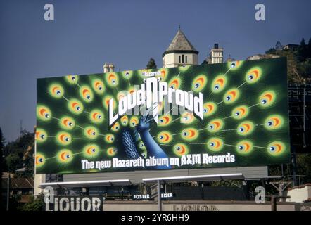 Vintage Sunset Strip Classic Rock Reklametafel für das Nazareth 1973 Album Loud N Proud vor dem Chateau Marmont Hotel in West Hollywood, Kalifornien, USA Stockfoto