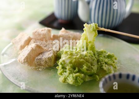 Uguisu Mochi und Kinako Mochi Stockfoto