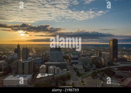 SEPTEMBER 2021, BUFFALO, NY, USA – aus der Vogelperspektive von Buffalo, New York am Lake Erie Stockfoto