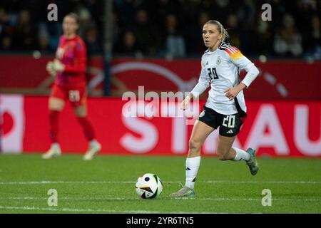 Bochum, Deutschland. Dezember 2024. Alisa SENSS, Senss (GER) EA- internationales Fußballspiel der Frauen, Deutschland (GER) - Italien (ITA) 1:2, am 2. Dezember 2024 in Bochum/Deutschland. Quelle: dpa Picture Alliance/Alamy Live News Stockfoto