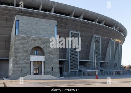 Budapest, ungarischer Fußballspieler Ferenc Puskas. November 2024. Dieses Foto, das am 30. November 2024 aufgenommen wurde, zeigt das Äußere der Puskas Arena, wo sich das neu eröffnete Puskas Museum in Budapest, Ungarn, befindet. Das Puskas-Museum, benannt nach dem ehemaligen ungarischen Fußballspieler Ferenc Puskas, wurde am 15. November 2024 in Budapest eröffnet. Quelle: Attila Volgyi/Xinhua/Alamy Live News Stockfoto