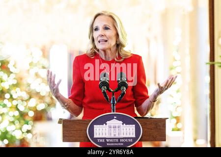 Washington, Usa. Dezember 2024. First Lady Jill Biden spricht über die Urlaubsgestaltung im Weißen Haus. Quelle: SOPA Images Limited/Alamy Live News Stockfoto