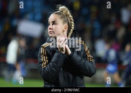 Bochum, Deutschland. Dezember 2024. Bochum, Deutschland 02. Dezember 2024: Testspiel - Fußball-Frauen-Nationalmannschaft - Deutschland vs. Italien im Bild: Giulia Gwinn (Deutschland) /// DFB-Vorschriften verbieten jede Verwendung von Fotografien als Bildsequenzen und/oder Quasi-Video /// Credit: dpa/Alamy Live News Stockfoto