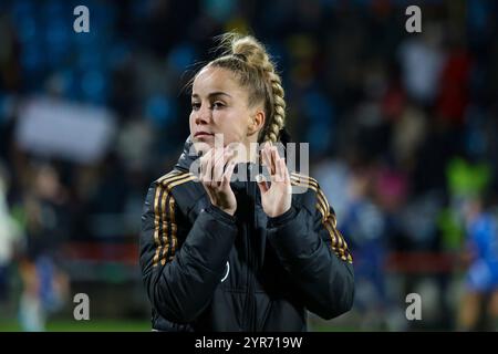 Bochum, Deutschland. Dezember 2024. Bochum, Deutschland 02. Dezember 2024: Testspiel - Fußball-Frauen-Nationalmannschaft - Deutschland vs. Italien im Bild: Giulia Gwinn (Deutschland) /// DFB-Vorschriften verbieten jede Verwendung von Fotografien als Bildsequenzen und/oder Quasi-Video /// Credit: dpa/Alamy Live News Stockfoto