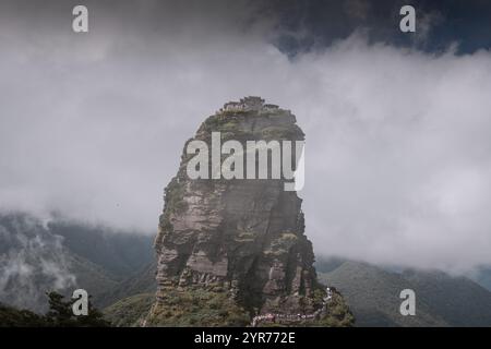 Luftaufnahme des Fanjing-Berges, Guizhou, China. 1 von 5 sacerd Berg in China und gilt als das UNESCO-Weltkulturerbe im Jahr 2018. Stockfoto