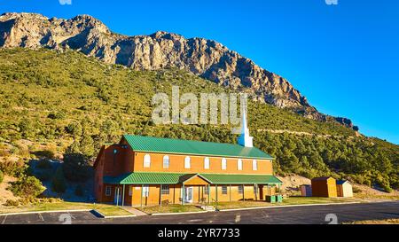Luftaufnahme der Church and Mountain Range in Mt. Charleston Nevada Stockfoto