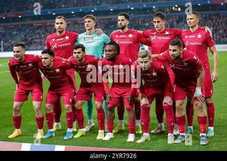 Krakau, Polen. November 2024 30. Das Team von Wisla Krakau wurde während des Fußballspiels BETCLIC 1 POLNISCHE LIGA 2024/2025 zwischen Wisla Krakau und LKS Lodz im Stadtstadion gesehen. Endpunktzahl: Wisla Krakau 2:1 LKS Lodz. Quelle: SOPA Images Limited/Alamy Live News Stockfoto