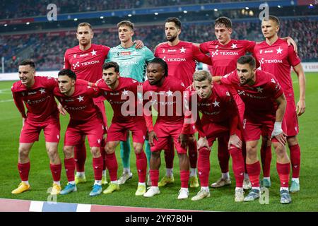 Krakau, Polen. November 2024 30. Das Team von Wisla Krakau wurde während des Fußballspiels BETCLIC 1 POLNISCHE LIGA 2024/2025 zwischen Wisla Krakau und LKS Lodz im Stadtstadion gesehen. Endpunktzahl: Wisla Krakau 2:1 LKS Lodz. (Foto: Grzegorz Wajda/SOPA Images/SIPA USA) Credit: SIPA USA/Alamy Live News Stockfoto